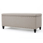 Panca contenitore/pouf in tessuto beige con finiture borchiate e gambe in legno di betulla – 106 cm
