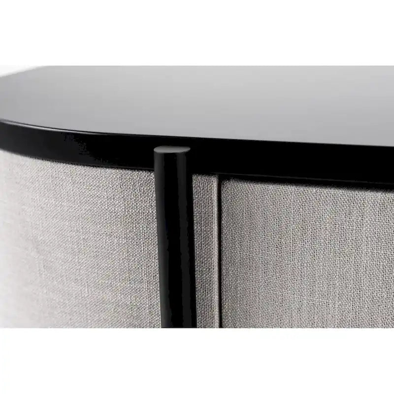 Credenza moderna in tessuto beige e metallo nero opaco con design curvo